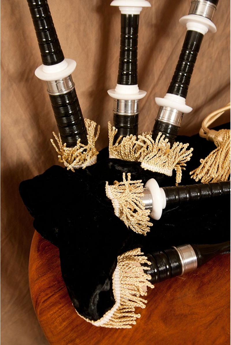Roosebeck Full Size Sheesham Black Finish Bagpipe With Black Cover