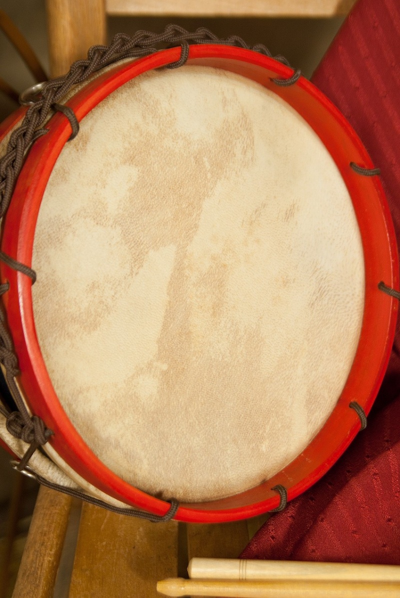 Roosebeck Tabor Drum With Sticks 10-Inch